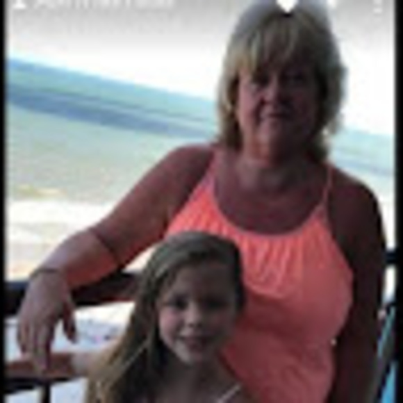 Meet your Posher, Debbie - Picture 1 of 1